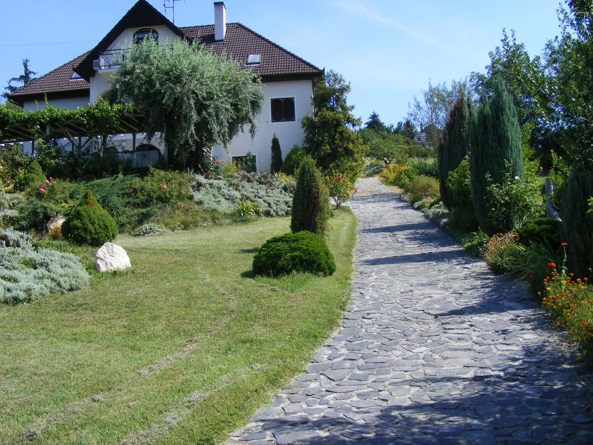 Pigal Panzio Bed and Breakfast Badacsonyörs Buitenkant foto